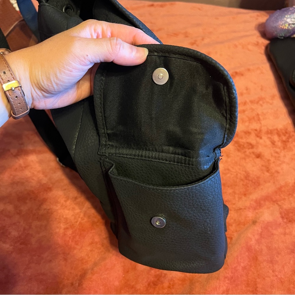 Backpack - Picture 4 of 10
